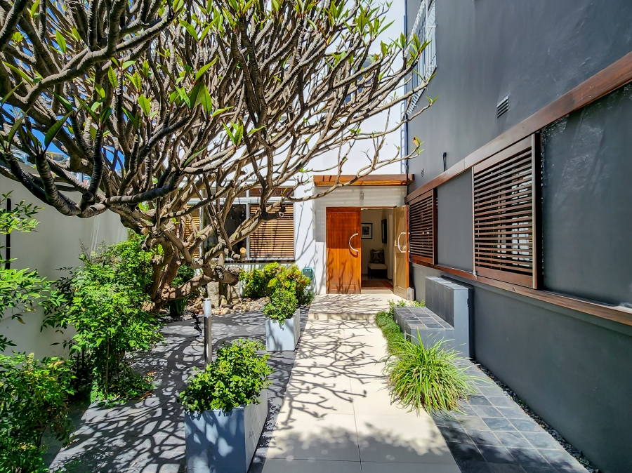 2 Bedroom Property for Sale in Sea Point Western Cape